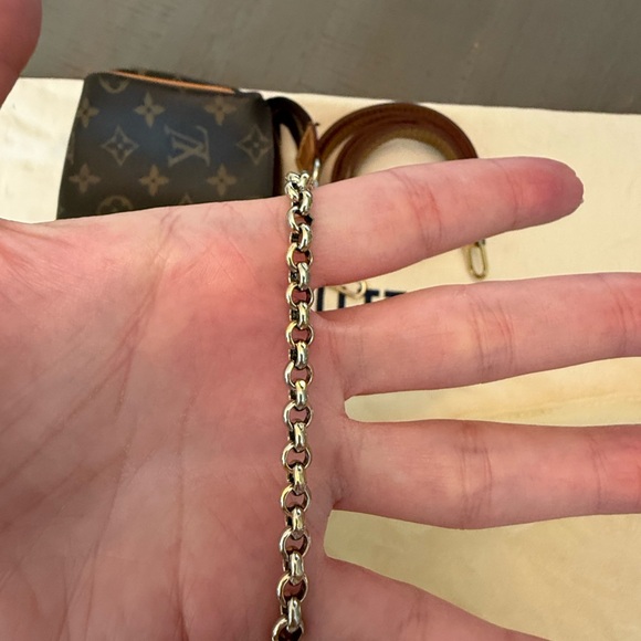 Louis Vuitton Eva in Classic Monogram - Picture 7 of 15